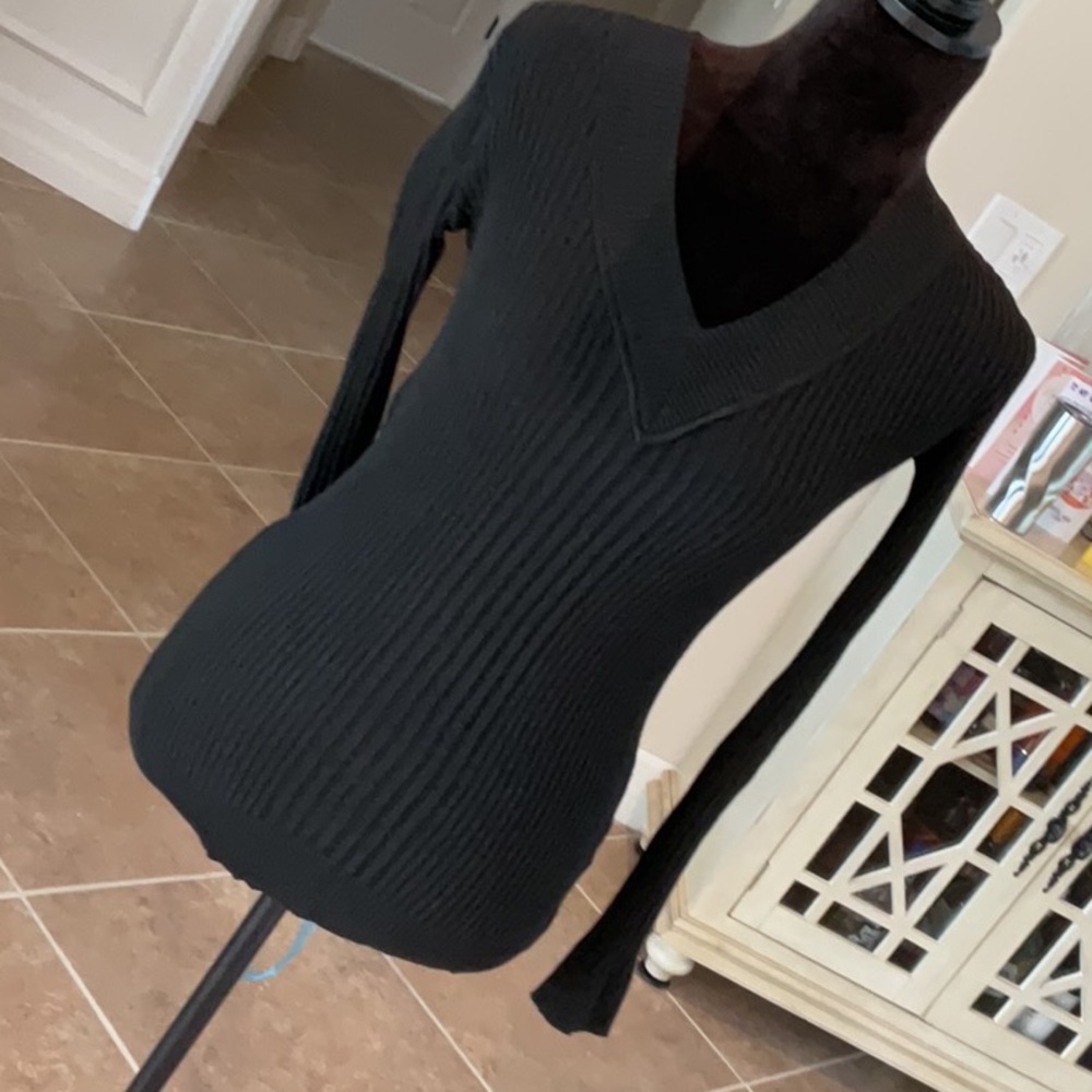 YOKI ribbed v neck sweater, black, size M